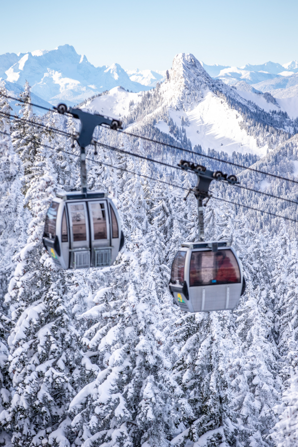 Wintertraum auf dem Wallberg, Wallbergbahn mit Blick auf den tegernsee. Tegernsee Nachrichten Februar